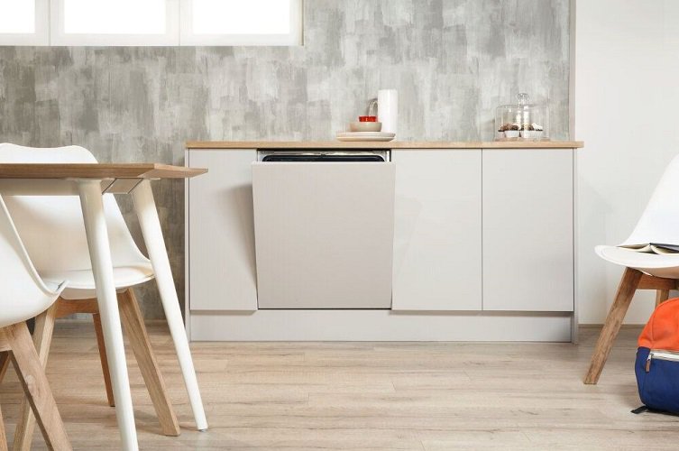 Купить Встраиваемая посудомоечная машина Indesit DIF 04B1 EU — Фото 4