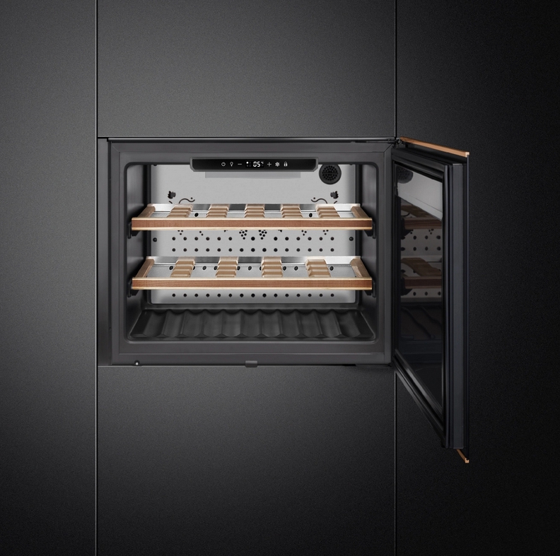 Купить Встраиваемый винный шкаф Smeg CVI621NR3 — Фото 2