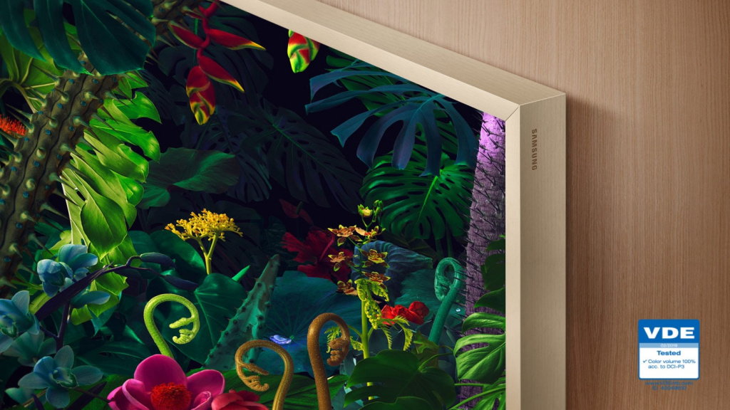 ru-feature-see-the-world-in-qled-certified-168820137.jpg